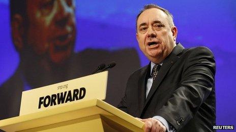 Ailig Salmond a' dèanamh òraid