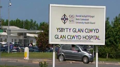 Arwydd Ysbyty Glan Clwyd
