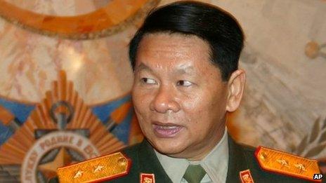 Laos Defence Minister Douangchay Phichit (2004 file photo)