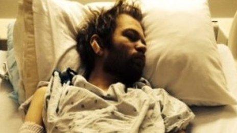 Deryck Whibley in a hospital bed