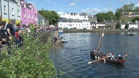 Rowers arriving at Portree