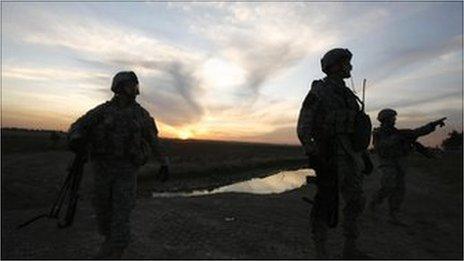 US soldiers patrol near Baquba