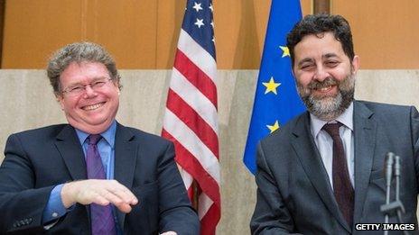 Chief EU negotiator Ignacio Garcia-Bercero (R) and chief US negotiator Dan Mullaney