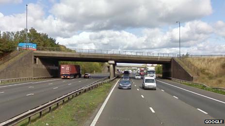 Warning over M1 Chesterfield and Sheffield weekend closures - BBC News