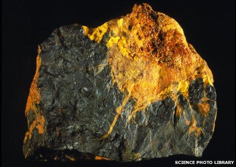 Uraninite (pitchblende) and gummite