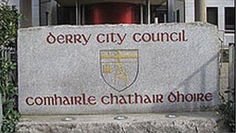 Derry City Council: Protest over threats against council staff - BBC News