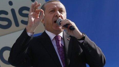 Turkey's President Recep Tayyip Erdogan makes a speech during the opening ceremony of a school in Ankara (18 November 2014)