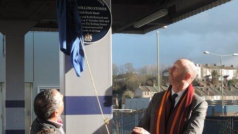 Mayor of Dartford Avtar Sandhu and Dartford Grammar School head John Oakes unveil the plaque