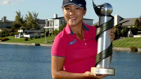 Lydia Ko with New Zealand Open trophy