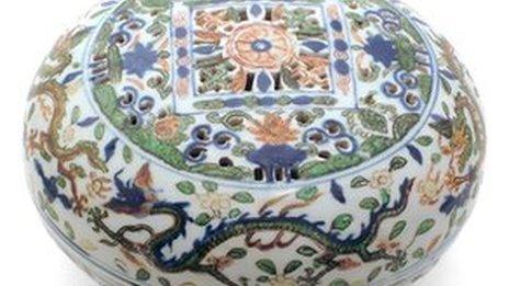 Porcelain cake box - Wanli period, 1573-1619
