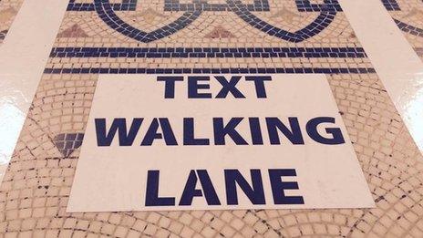 'Text walking lane' in Antwerp (June 2015)