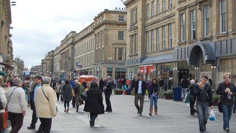Newcastle City Centre boost from evening shopping - BBC News