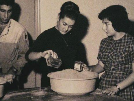 Students prepare chemicals