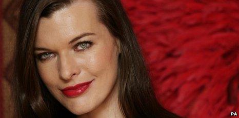Resident Evil' Star Milla Jovovich Welcomed to Korea by Co-Actor