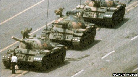 Prostestor in front of tank in Tiananmen Square
