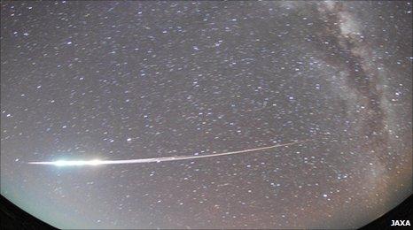 Hayabusa streaks across the sky (Jaxa)
