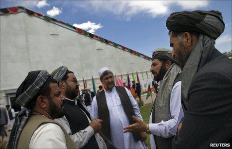 Delegates at the Afghan "peace jirga" (4 June 2010)