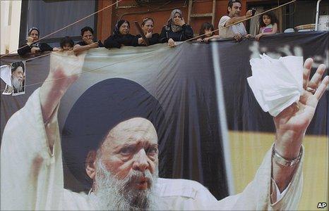 Shias watch Ayatollah Fadlallah's funeral pass through Beirut