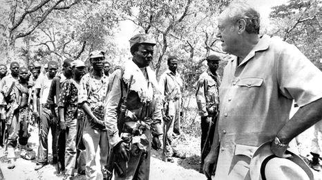Lord Soames inspects guerrillas in Rhodesia, just before the change to majority rule. (file photo from January 1980)