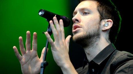 Calvin Harris gives up singing live - BBC Newsbeat