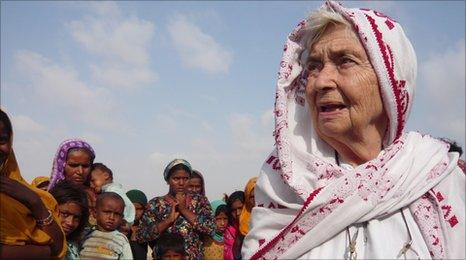 Ruth Pfau with Pakistani flood victims