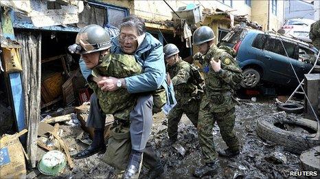 Japan earthquake: Military rescue effort doubled - BBC News