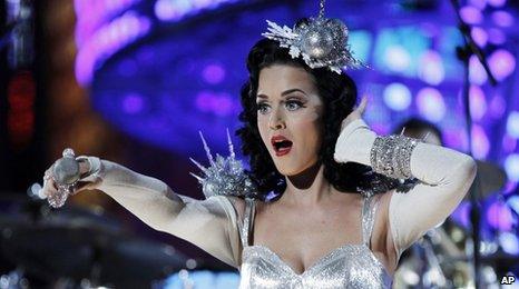 Katy Perry has four US number ones off Teenage Dream - BBC News