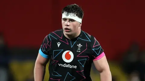 Tom Howe in Wales' black away kit against Ireland in the U20 Six Nations