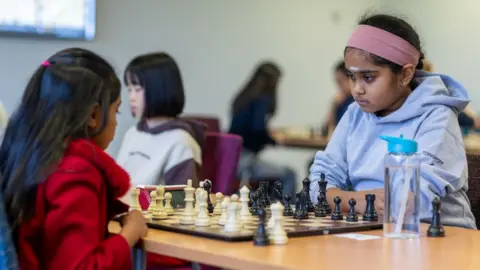 Yury Krylov Bodhana plays against a girl who seems of a similar age.