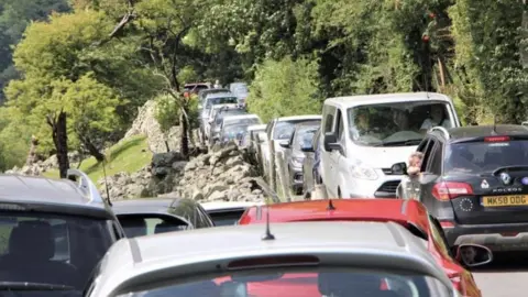 Marcin Michałek Traffic on Pistyll Road august 2020