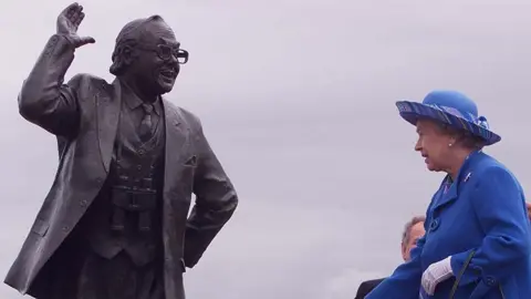 PA Media The Queen unveiled the bronze statue of Eric Morecambe