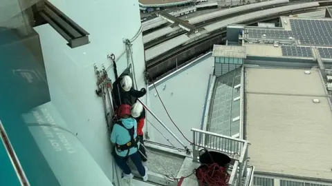 Thelma Forbes made the 100m (330ft) Spinnaker Tower descent to raise money for a hospice.