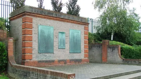 Thomas Nugent/Geograph The site of the old Vauxhall war memorial in Luton, before it was rebuilt