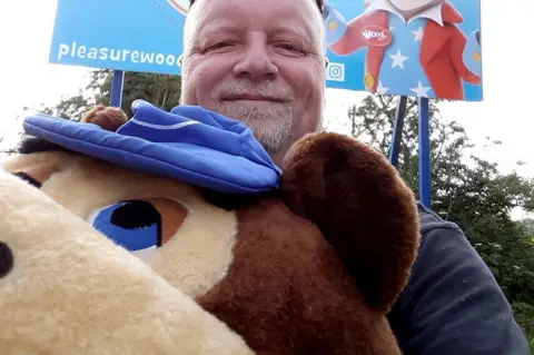 Pleasurewood Hills Mascot and Mark Satchell