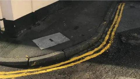 Simon Jackson Wobbly lines