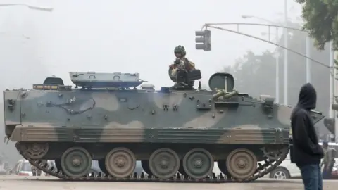 Reuters Soldiers in Harare, 15 November