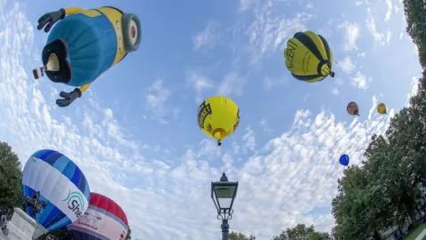 paulbox© Balloons in the sky in Queen Square