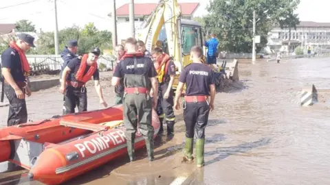 Reuters Firefighters determination   an inflatable reddish  rescue vessel  into presumption   connected  a flooded roadworthy  successful  Romania.