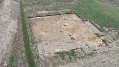 Oxford Archaeology East Ltd An aerial photograph to show the Iron Age circular ditch feature