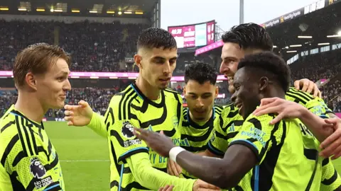 Arsenal players celebrate beating Burnley
