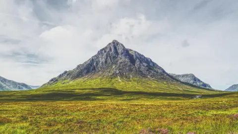 ALAN O'CONNOR Buachaille Etive Mor at Glen Etive