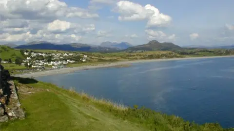 Chris Gunns/ Geograph Criccieth