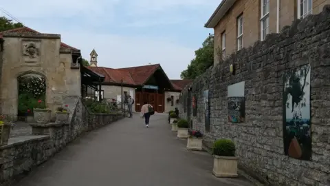 Thread Entrance to the abbey