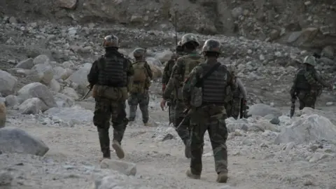 Getty Images Afghan commandos forces take part in an operations against the Taliban, IS and other insurgent groups in Achin district of Nangarhar province