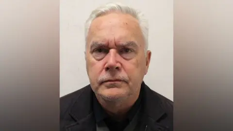 Polícia Metropolitana A foto da custódia de Huw Edwards após sua prisão em novembro