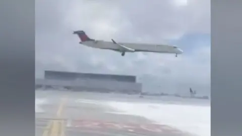 Delta Air Lines plane about to land in Toronto before crash