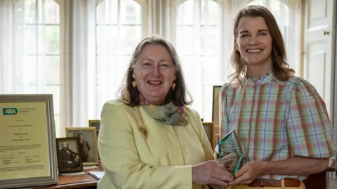 Mapperton Estate Aideen Ireland handing a glass trophy to Julie Montagu,