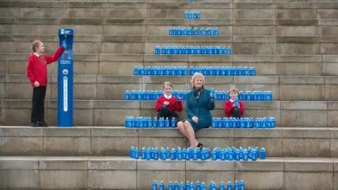 Gareth Easton Roseanna Cunningham with school pupils