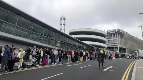 Dublin Airport apologises after passengers miss flights due to queues