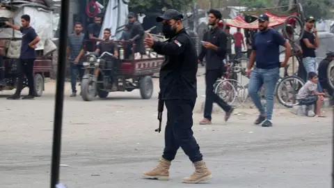 Violence Escalates in Gaza: Clashes Erupt Between Hamas and Dughmush Clan